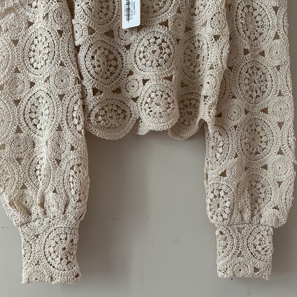 Vestique Crochet Cropped Long Sleeve Top NWT - Picture 3 of 5